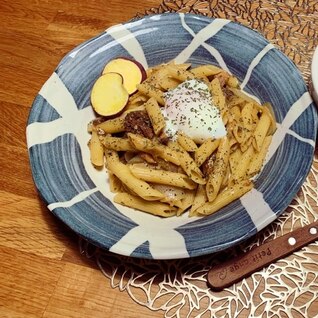 鯖缶詰で温玉のせ和風ペンネ